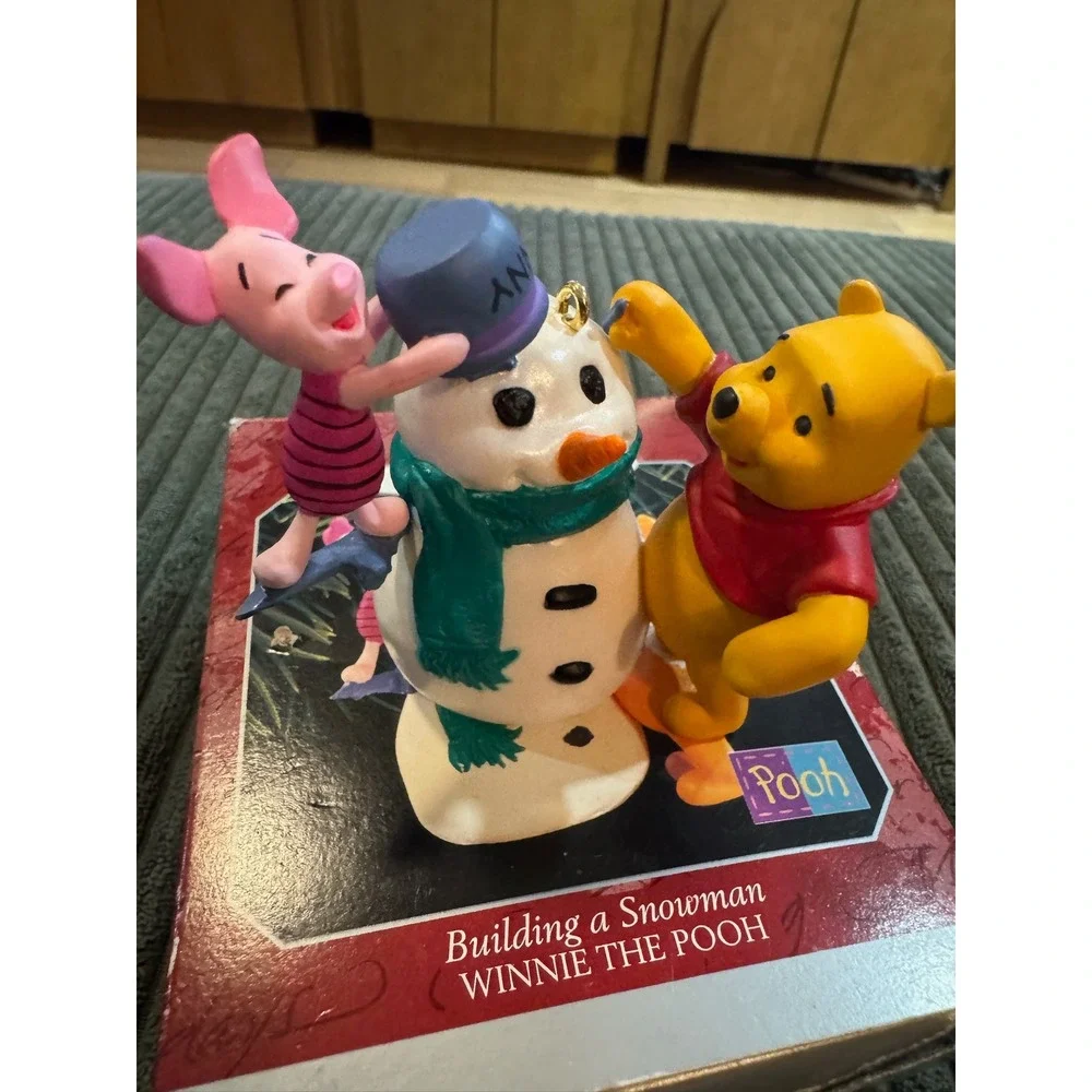 Hallmark‎ 1998 Winnie the Pooh Piglet Snowman Building Ornament Keepsake